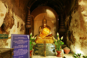 タイ・チェンマイの寺院　ワット ウモーン Wat Umong