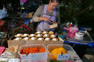 タイ・チェンマイ・サンデーマーケット・お菓子