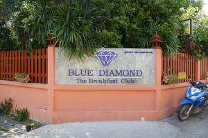 ブルー・ダイヤモンド Blue Diamond看板