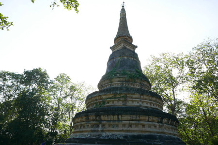 タイ・チェンマイの寺院　ワット ウモーン Wat Umong　仏塔